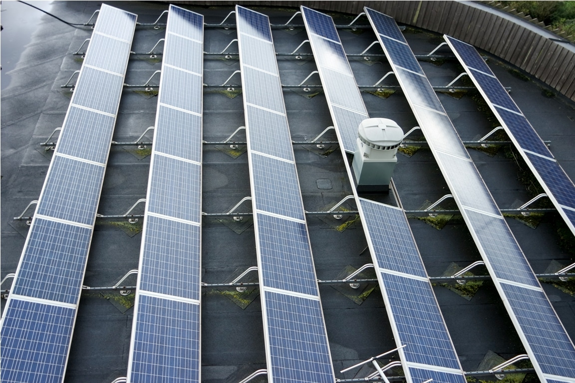 solar panels on the flat roof 2022 11 09 18 07 07 utc